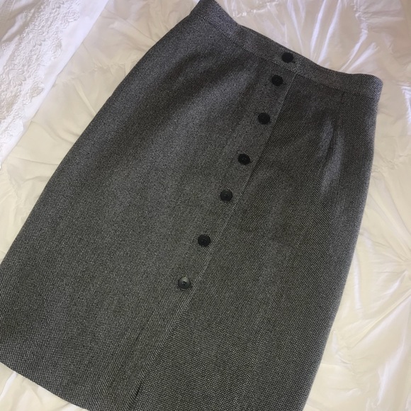 H&M Dresses & Skirts - Dressy button down skirt 🖤 NWOT